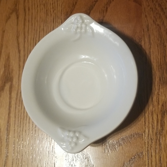 Vintage Ceramic Miniature White Grape Design Creamer and Bowl/Saucer Set - Picture 8 of 11